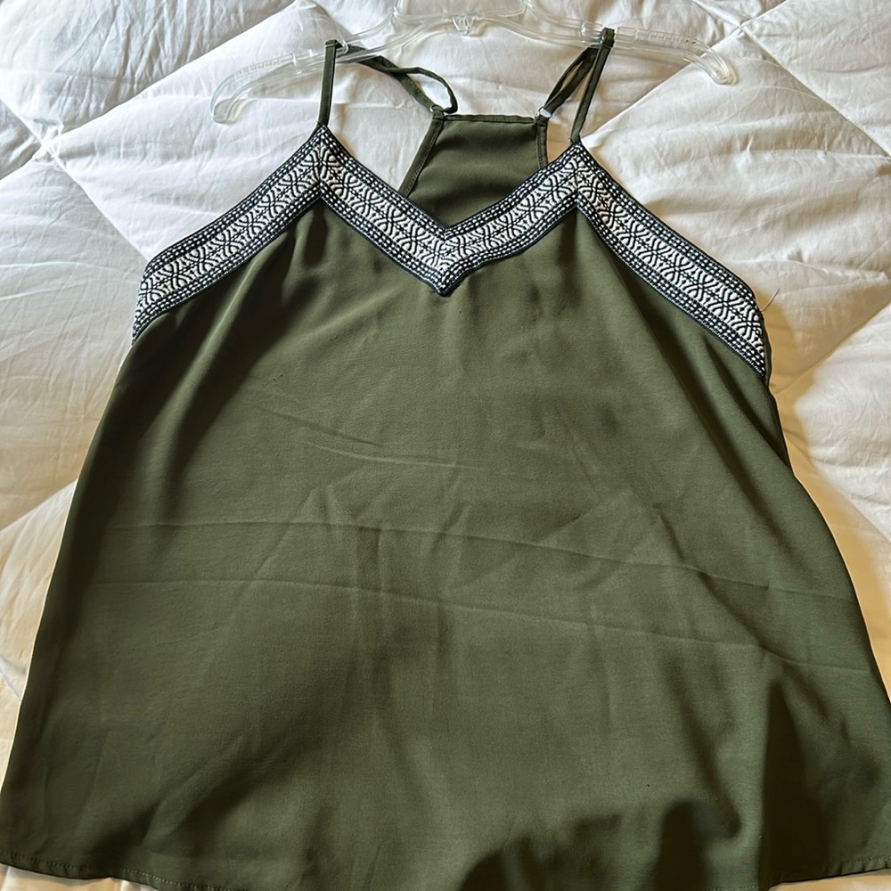 Razor back top